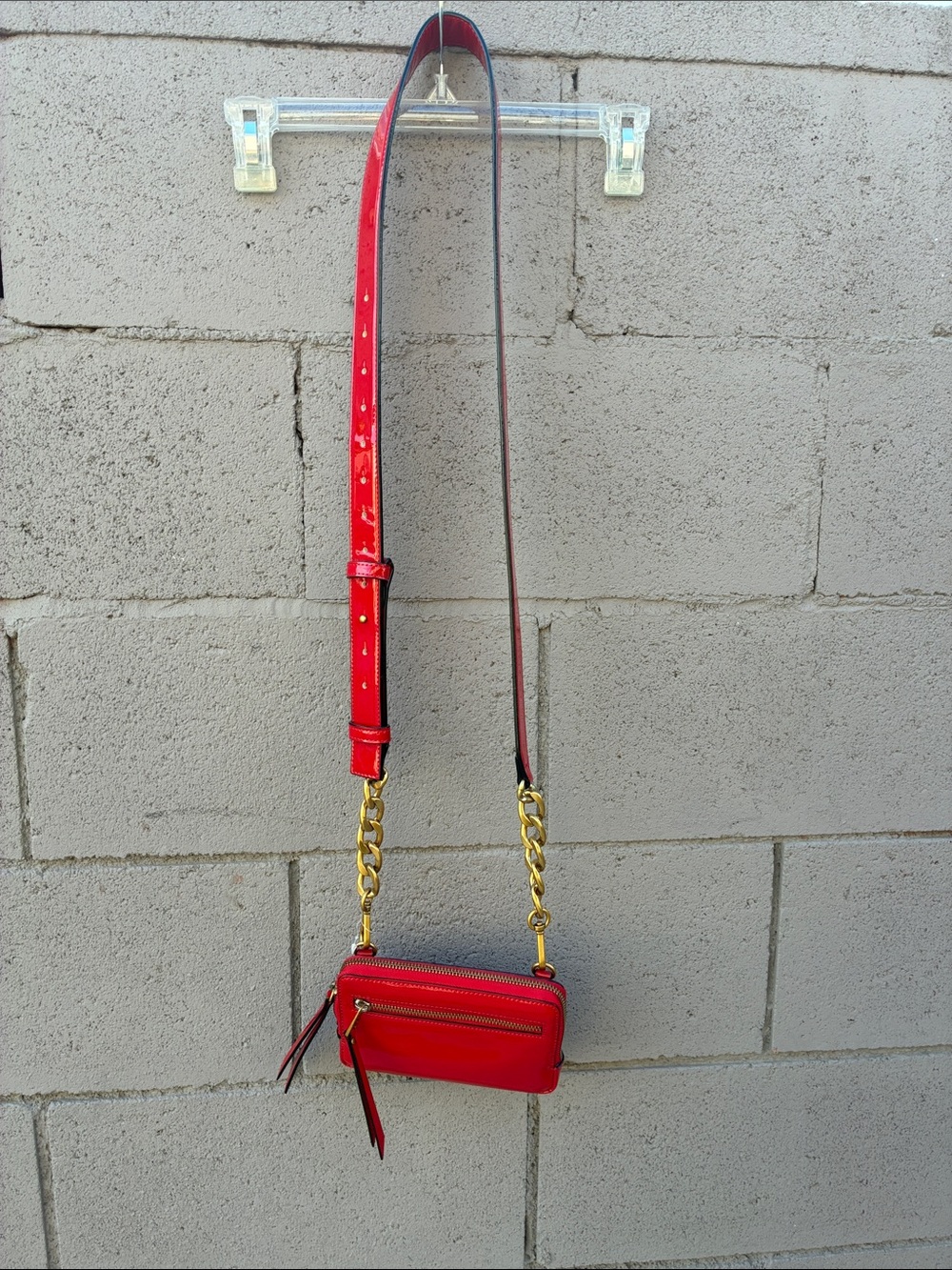 Womenโs Red Crossbody Bag with Gold Chain Accent